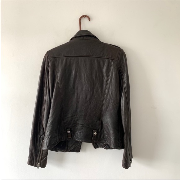 IRO - Picture 9 of 12